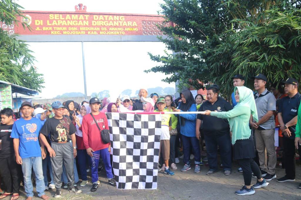 HUT RS Kartini Ke 25 Tahun, Bupati Mojokerto Berangkatkan Jalan Santai – Senam Bersama&nbsp;Warga