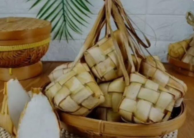 Filosofi Ketupat Lebaran di Indonesia Khususnya di Pulau&nbsp;Jawa