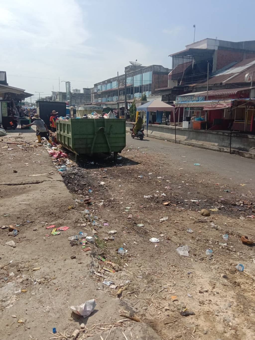 Langsung Gerak Cepat Instruksi Kadis LH Aceh Timur Membersihkan Sampah’ Menyambut Hari Raya Idul&nbsp;Fitri