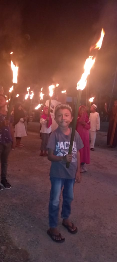 Sambut Lebaran Idul Fitri 1 Syawal 1445 H 2024 M, Warga Desa Mandaong Pawai Obor Dan Takbir Keliling&nbsp;Kampung