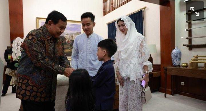 Keren !!! Momen Prabowo Tawarkan Jan Ethes Naik Kuda: Mau Warna Putih atau&nbsp;Emas?