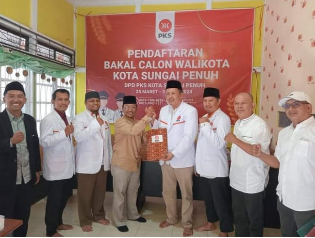 Kepala Dinas Kabupaten Kerinci, Serahkan Formulir Untuk Pencalonan&nbsp;Walikota