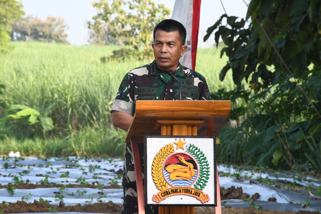 Tanam 4000 Bibit Cabe, Danrem 082/CPYJ : Komitmen TNI Berkontribusi Wujudkan Hanpangan Nasional