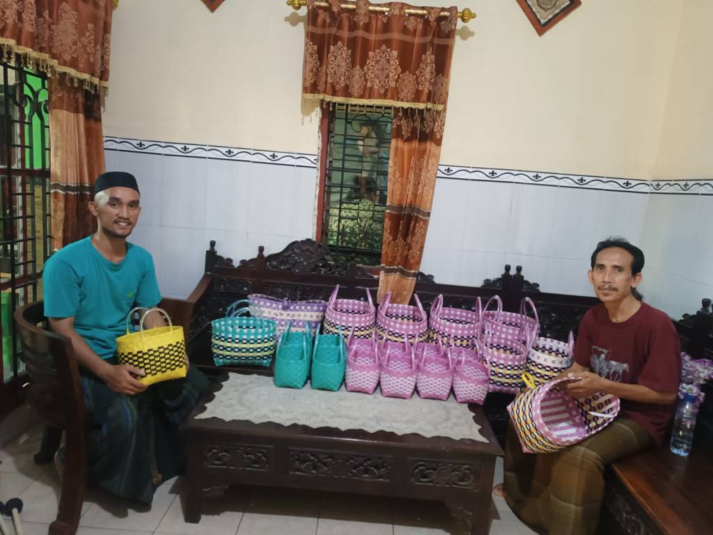 Spesial Tandang Anyaman, Mampu Bertahan Demi Kelangsungan Hidup