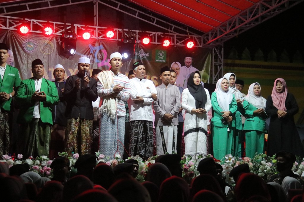 Hadiri Harlah Fatayat NU Ke-74 Kecamatan Jetis, Bupati Ikfina Beri Apresiasi Atas Kekompakan Dan Semangatnya