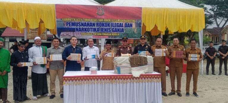 Pj Aceh Timur Hadiri Undangan Kajari Aceh Timur Musnahkan Barang Bukti Rokok Ilegal dan Narkoba