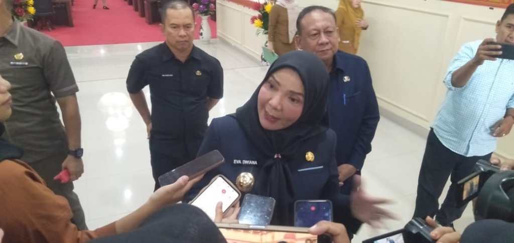 Tim Pansus Dan Wali Kota Bahas Hasil Pemeriksaan BPK RI Bersama DPRD Kota Bandar Lampung Di ruang Rapat Paripurna