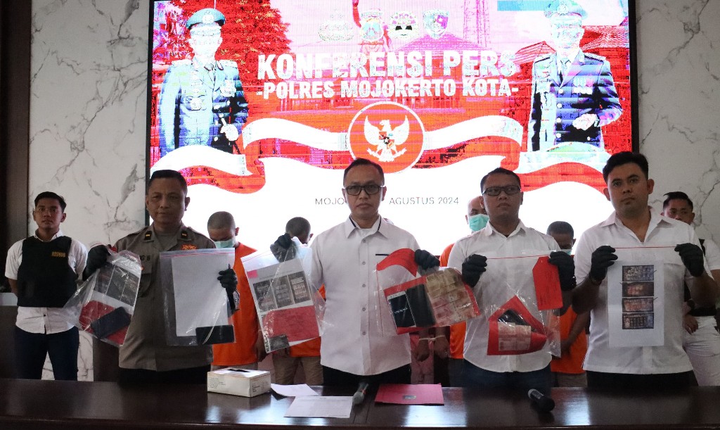 Berantas Judi Online, Polres Mojokerto Kota Amankan 5 Penjual Chip