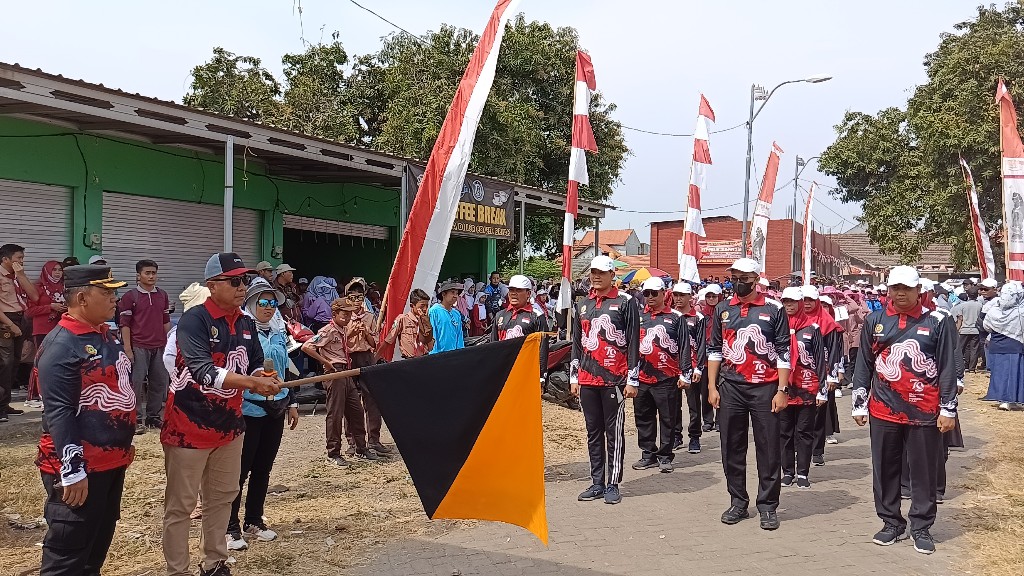 Lomba Gerak Jalan Meriahkan HUT RI Ke-79 di Kecamatan&nbsp;Mojosari