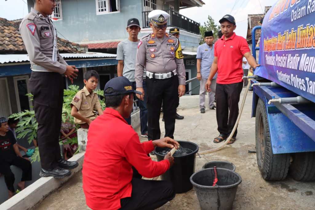 Peringati HUT ke 69 Lalu Lintas Bhayangkara, Sat Lantas Polres Tanggamus Gelar&nbsp;Bansos