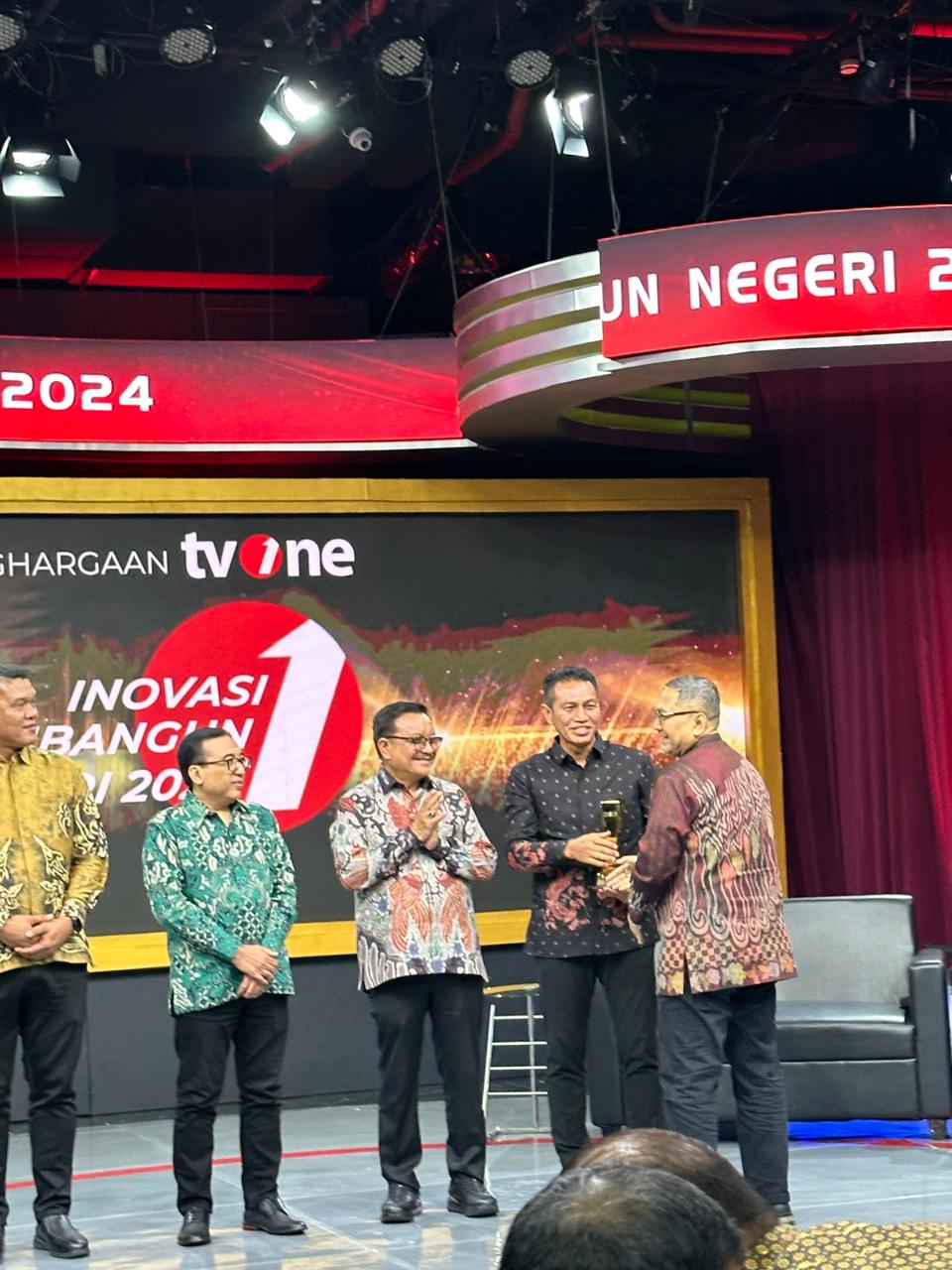 Bupati Fadhil Arief Dengan Segudang Prestasi, Kembali Terima Penghargaan Dari TV ONE