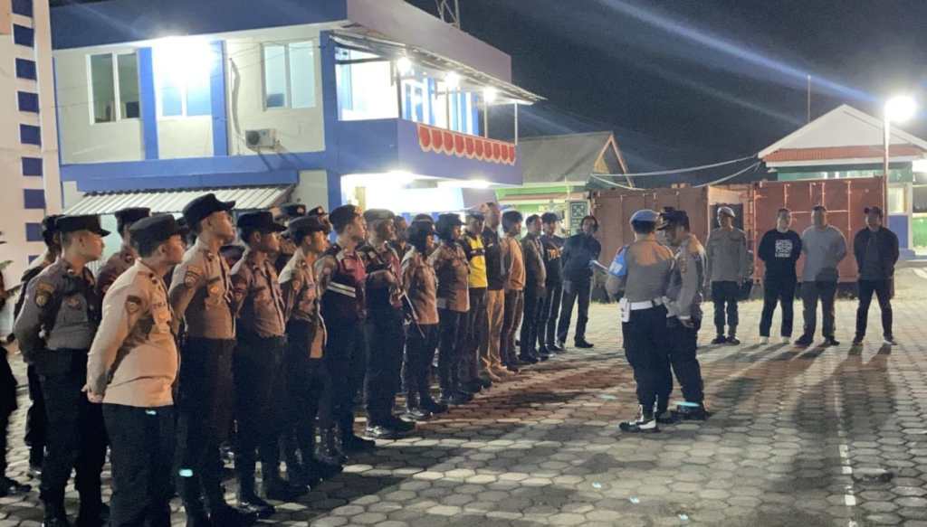 Personel Polres Tanggamus Patroli Malam Di Jalan Lintas Barat,Ini Rangkaian Giat nya&nbsp;..!!