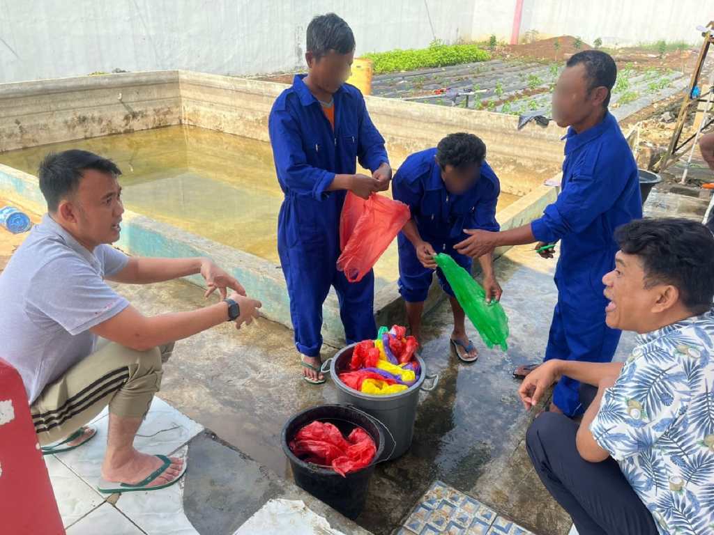 Warga Binaan Berbondong-Bondong Lakukan Aksi Nyata Olah Limbah Plastik Jadi Produk Bernilai&nbsp;Ekonomis